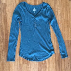Fitted turquoise long sleeve shirt